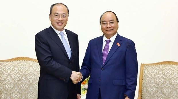 Prime Minister Nguyen Xuan Phuc (R) and Governor of Yunnan province Ruan Chengfa (Photo: VNA)