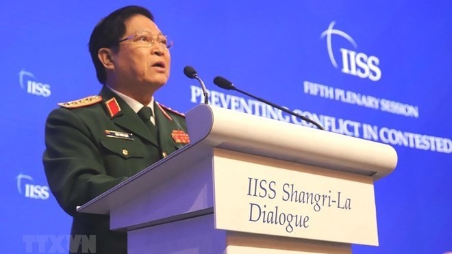 Minister of Defence Ngo Xuan Lich speaks at the dialogue (Source: VNA)