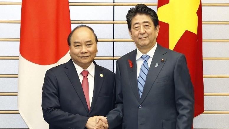 PM Nguyen Xuan Phuc and his Japanese counterpart Shinzo Abe during the former's visit to Japan in 2018. (Photo: VGP)