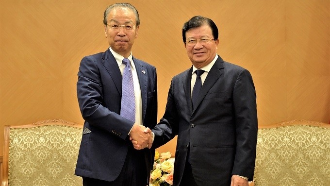 Deputy PM Trinh Dinh Dung (right) receives Hiroshi Hosoi, Chief Executive Officer and President of Japan’s JX Nippon Oil & Gas Exploration Corporation (JX NOEX), in Hanoi on August 21. (Photo: VGP)