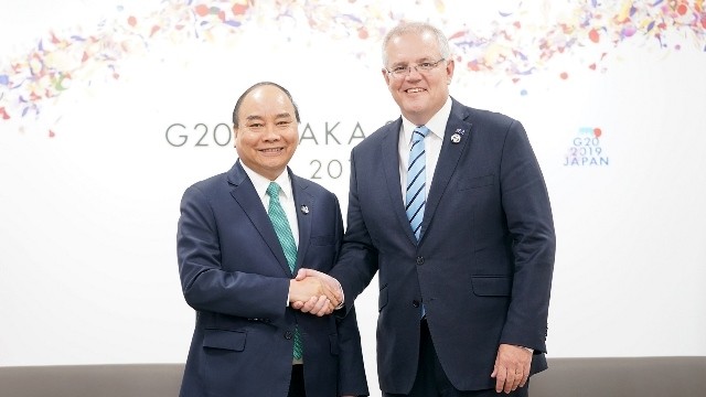 Vietnam's Prime Minister Nguyen Xuan Phuc (L) meets his Australian counterpart Scott Morrison on the sidelines of the G20 Summit in Japan in June 2019. (Photo: VGP)