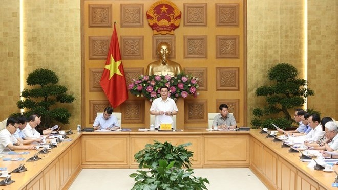 Deputy Prime Minister Vuong Dinh Hue speaks at the meeting (Photo: VNA)