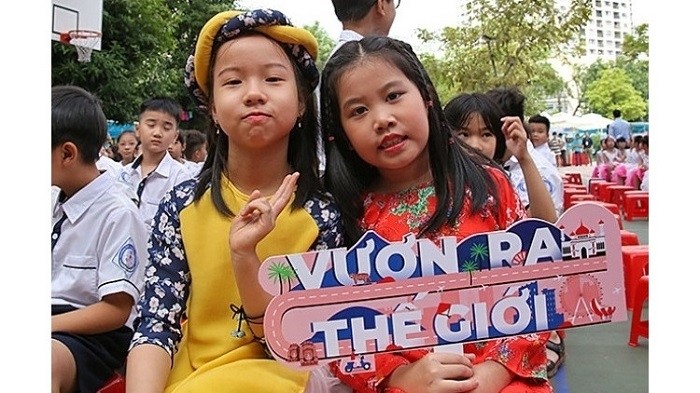 Duo Nguyen Ngan Giang and Do Ngan Giang are among the first contestants to join the programme with their "Com (green sticky rice) Vong village" video clip sent into the contest. (Photo: NDO/Ngoc Vy)