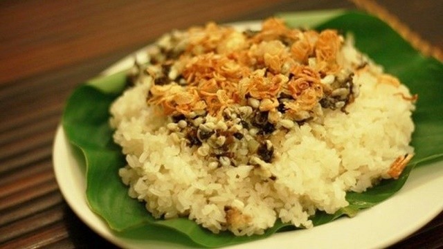 Steam glutinous rice with ant egg: A speciality of Tay ethnic people