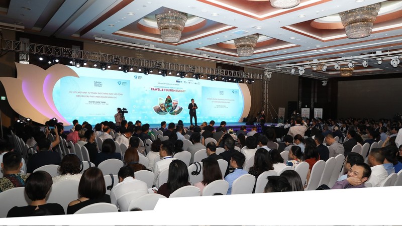At the Vietnam Travel and Tourism Summit (Photo: vnexpress)