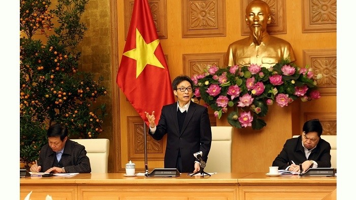 Deputy Prime Minister Vu Duc Dam (standing) speaks at a meeting of the National Steering Committee on the prevention and control of acute respiratory disease caused by Covid-19, Hanoi, February 12, 2020. (Photo: VGP)