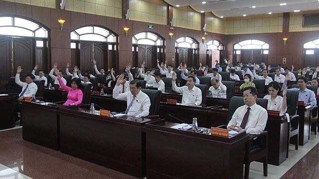 The Da Nang municipal People's Council vote to approve an additional funding package of VND150 billion for the COVID-19 fight.