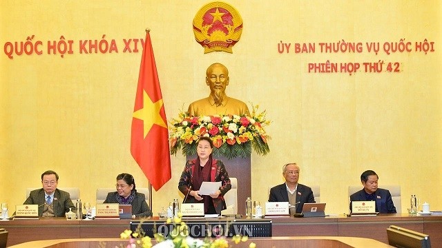 National Assembly Chairwoman Nguyen Thi Kim Ngan (standing) speaks at the 42nd session of the National Assembly Standing Committee. (Photo: quochoi.vn)