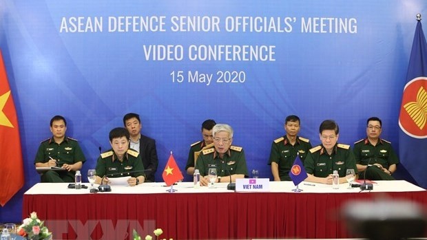 Vietnam’s Deputy Defence Minister, Sen. Lt. Gen. Nguyen Chi Vinh chairs the meeting. (Photo: VNA)