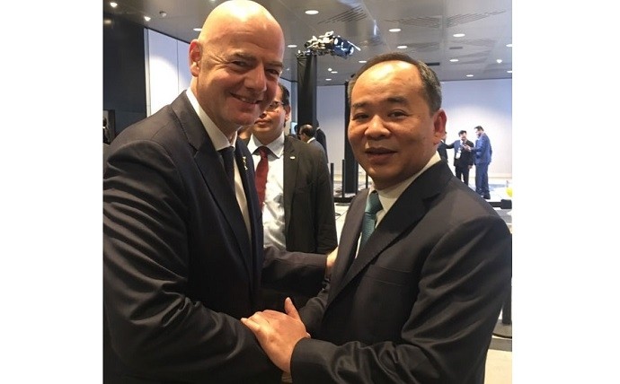 FIFA President Gianni Infantino and President of the Vietnam Football Federation Le Khanh Hai. (Photo: VFF)