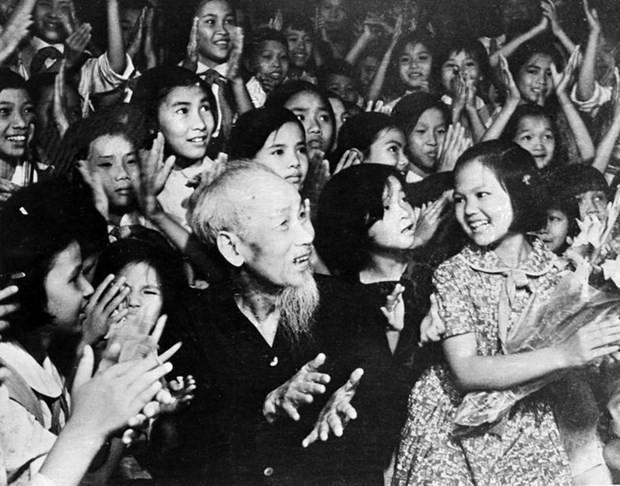 President Ho Chi Minh and children in Hanoi at a programme celebrating the International Children's Day on May 31, 1969 (File photo: VNA)