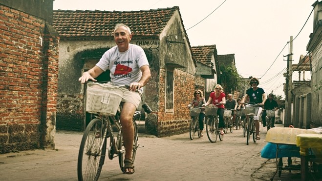 Tourists cycling in Duong Lam village (Photo credit: Cao Anh Tuan)