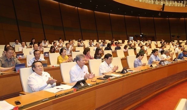 Legislators at the June 18 sitting, part of the National Assembly's ninth session in Hanoi (Photo: VNA)