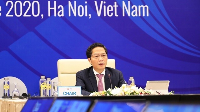 Minister of Industry and Trade Tran Tuan Anh chairs the video conference on the RCEP on June 23. (Photo: VNA)