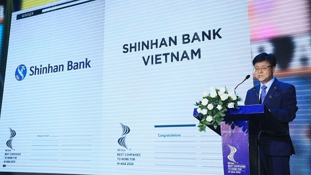 Deputy General Director of Shinhan Bank Vietnam Kim Hwi Jin at the HR Asia awards ceremony.