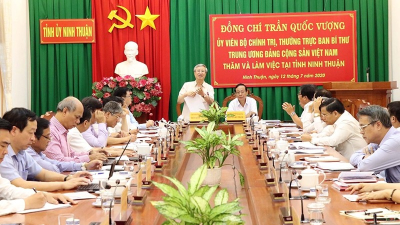 Politburo member Tran Quoc Vuong speaks at the session. (Photo: VNA)