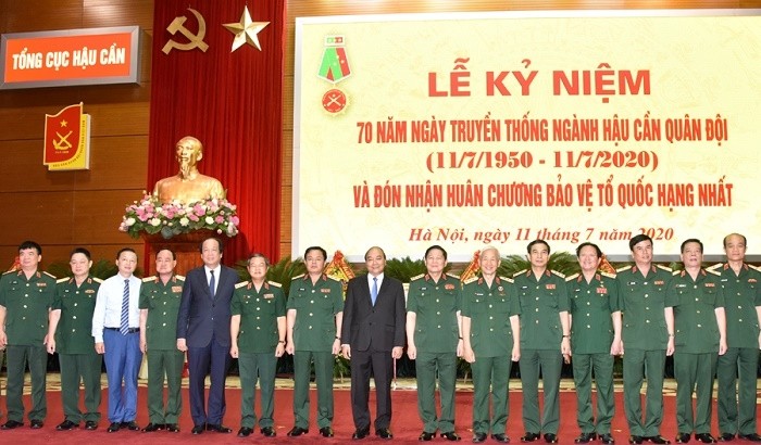 Prime Minister Nguyen Xuan Phuc (centre) and delegate at the event (Photo: NDO/Tran Hai)