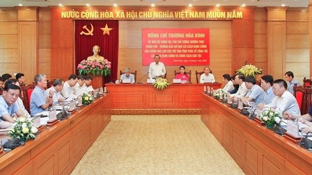 Permanent Deputy Prime Minister Truong Hoa Binh speaking at the meeting. (Photo: baovinhphuc.com.vn)