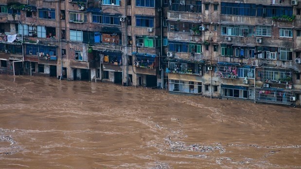 Chongqing city of China flooded following torrential rains on July 1 (Photo: Xinhua/VNA)