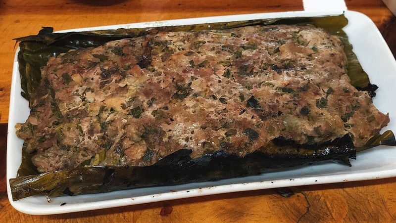 Minced pork grilled in a ‘dong’ leaf