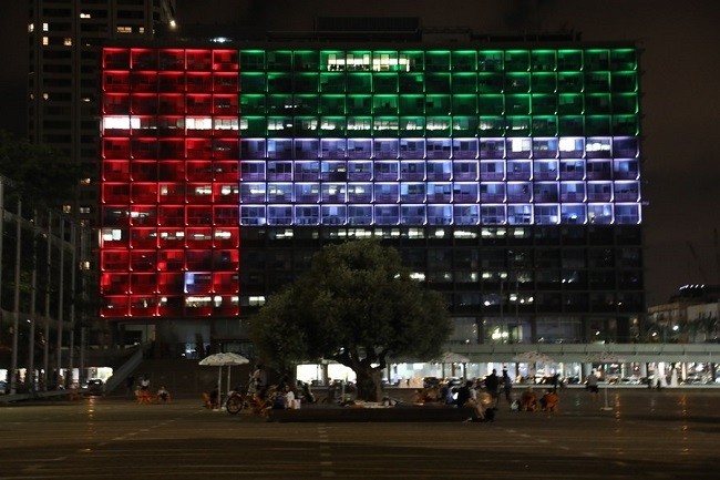 The Tel Aviv Municipality Hall is illuminated with the colors of the national flag of the United Arab Emirates in the central Israeli city of Tel Aviv on Aug. 13, 2020. (Photo: JINI via Xinhua)