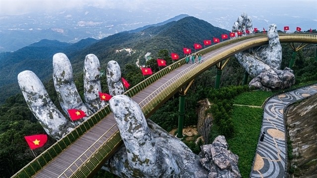 Golden Bridge, one of the most popular spots in Sun World Ba Na Hills in central Da Nang city. (Photo: VNA)