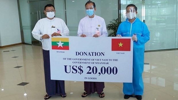 The Vietnamese government has presented medical supplies to Myanmar amidst COVID-19. (Photo: VNA)