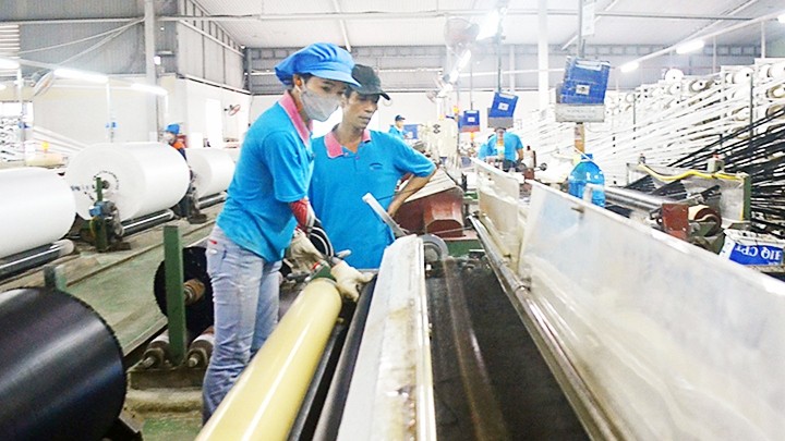 Production of tarpauline at Vinanewtarp in Quang Ninh Province