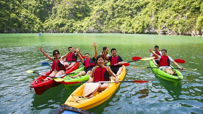Kayaking in Ba Hang village: A leisurely way to discover Quang Ninh’s landscape (Photo: baoquangninh.com.vn)