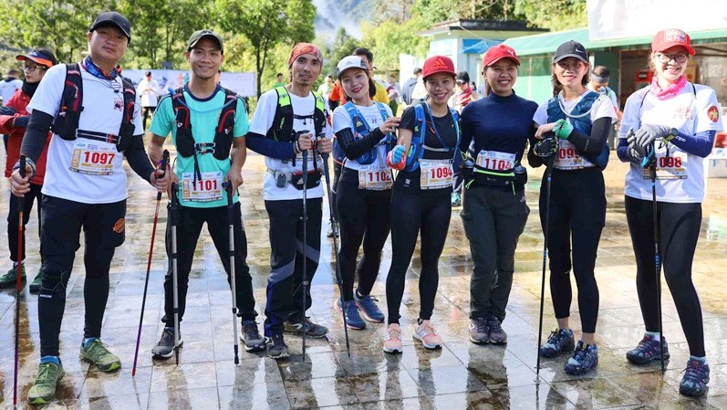Runners at the starting line of the Fansipan Mountain Marathon 2020