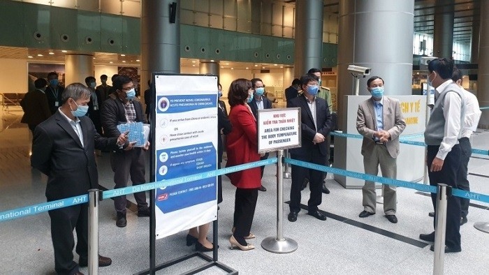 A mission from the Ministry of Health inspects the prevention and control of COVID-19 at Danang International Airport, January 14, 2021. (Photo: NDO/Anh Dao)