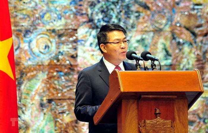 Vietnamese Ambassador to Cuba Le Thanh Tung speaks at the event. (Photo: VNA)
