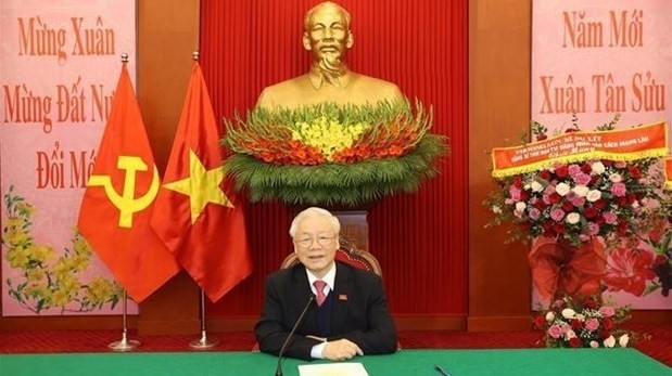Party General Secretary and President Nguyen Phu Trong talks on the phone with General Secretary of the Lao People's Revolutionary Party Thongloun Sisoulith on February 2 (Photo: VNA)