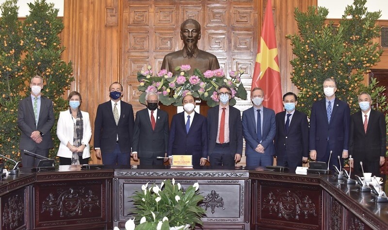 PM Nguyen Xuan Phuc with the delegates (Photo: NDO/Tran Hai)