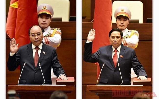 Newly-elected President Nguyen Xuan Phuc and Prime Minister Pham Minh Chinh take the oath of office on April 5, 2021. (Photo: NDO/Tran Hai)