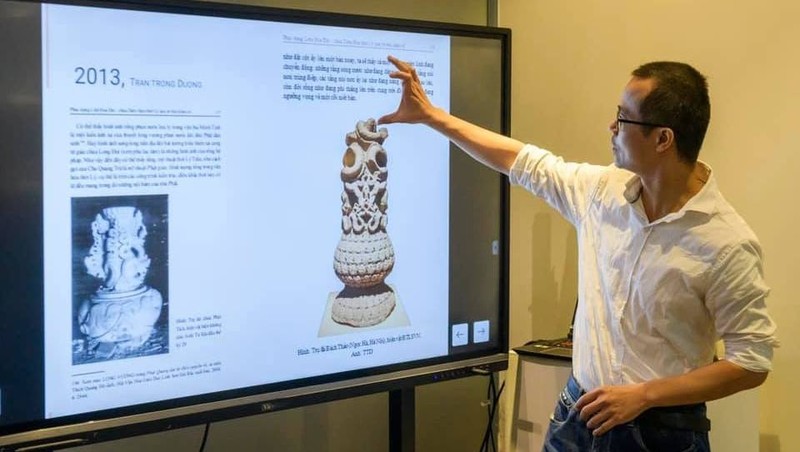 Tran Trong Duong makes a presentation on the reconstruction of the Sumeru throne.