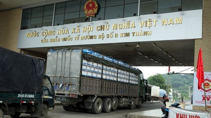Vehicles carrying fresh lychees exported to China via Kim Thanh International Border Gate. (Photo: VNA)