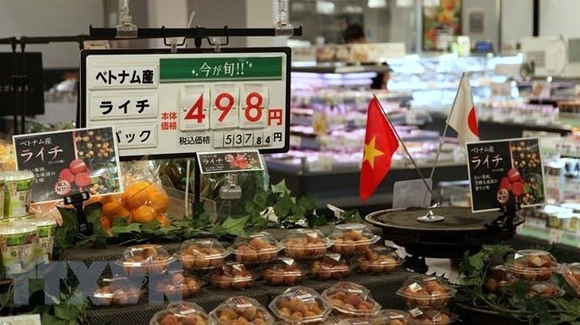 Vietnam's lychees put on sale at AEON supermarket in Japan. (Photo: VNA)