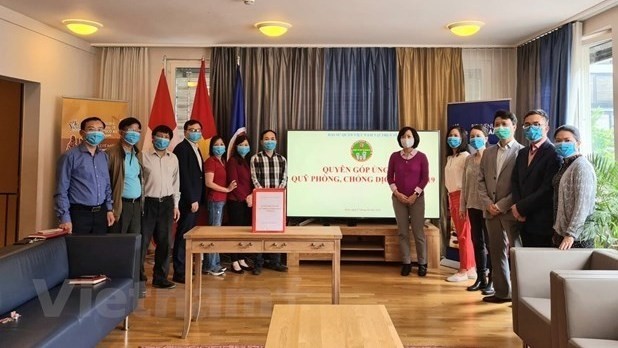 Fund-raising ceremony held in Switzerland (Photo: VNA)