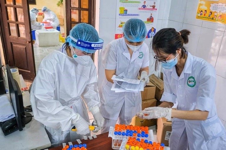 Medical workers taking samples for COVID-19 testing in the northern province of Bac Giang. (Representational image). 