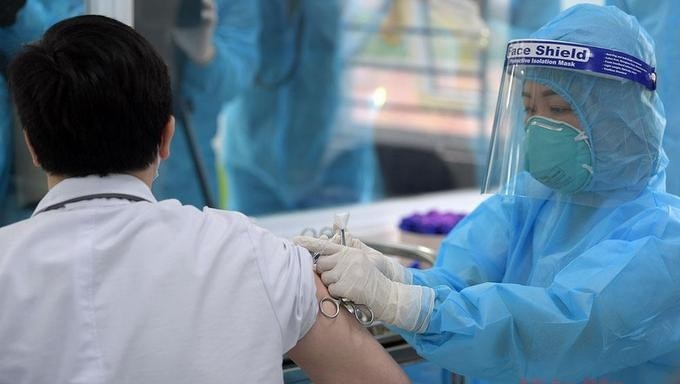 An additional 31,071 people received COVID-19 vaccine shots on June 11. (Photo: NDO)